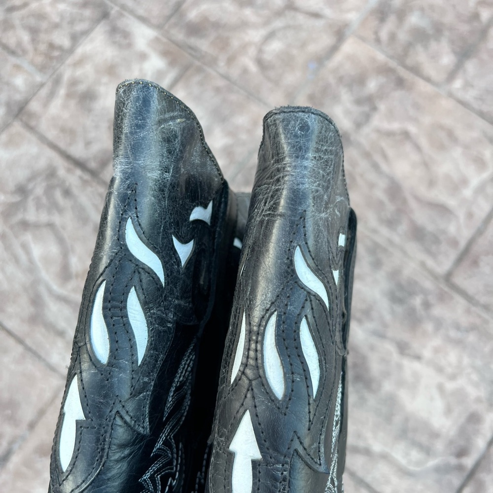 Stylish Black and White Western Heeled Boots - Picture 11 of 16